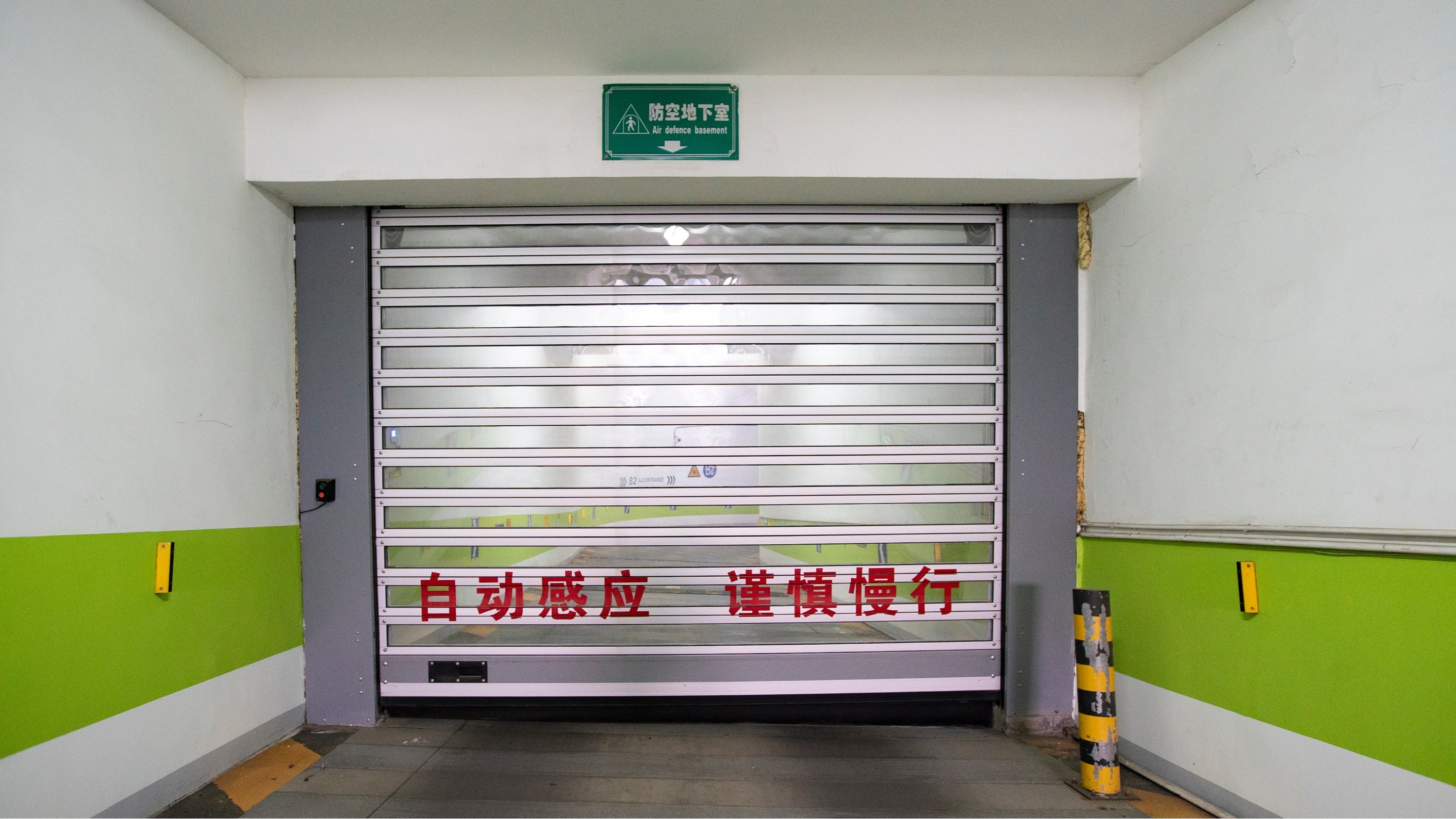 铜辉门窗|北京国华大厦螺旋硬质快速门安装