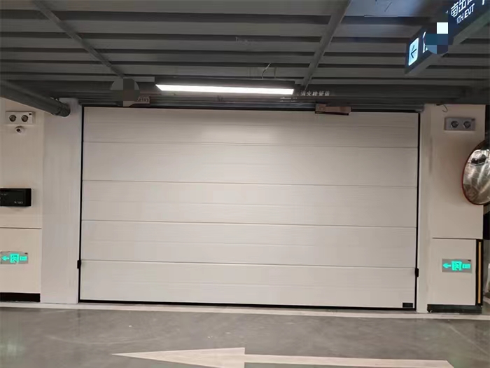 翻板车库门