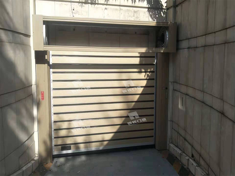 硬质快速门