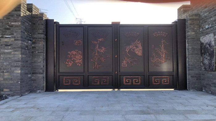 铜辉门窗丨华萃西山别墅庭院门安装